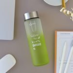 Yeşil Motto Baskılı 550 ml Cam Matara